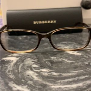 Burberry glasses, case, & cloth. Great condition‼️